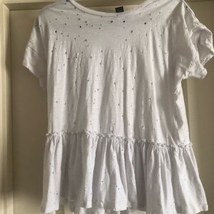 White shirt with ruffle bottom